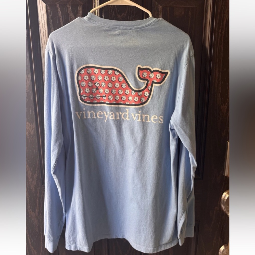 Vineyard‎ Vines Long Sleeve T-Shirt Medium Soccer Whale Graphic Light Blue